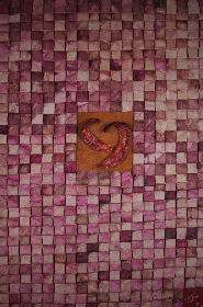 TeeTime, 2018, 120x80 cm, Acryl+Wandfarbe+Rauhleder+Teebeutel gefärbt/Fliederbeersaft+Affenbrotbaumschotte